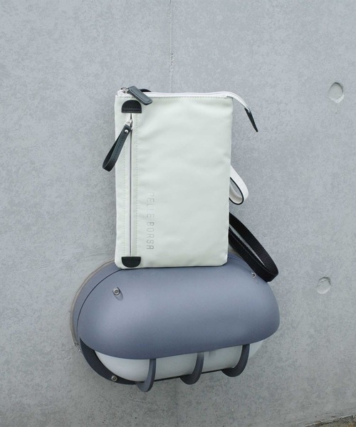 PELLEBORSA(ペレボルサ)の「縦型ポシェット Cheers 5205(ショルダーバッグ・レディース・ブラック/ベージュ系その他/アイボリー・FREE)」の2枚目の写真