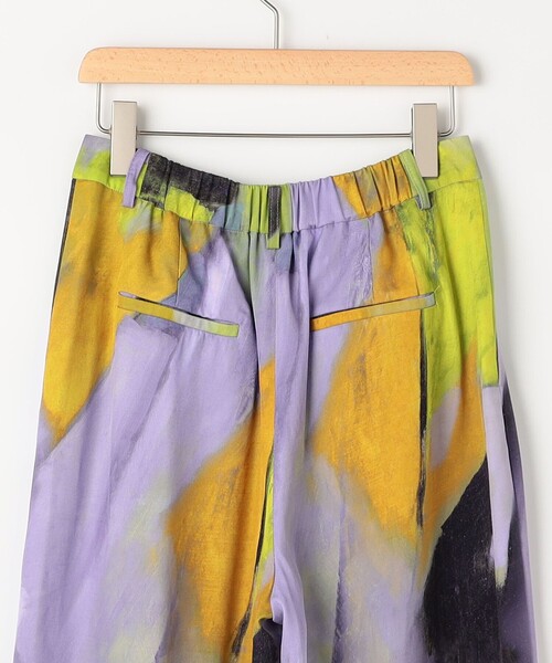 NOLLEY’S(ノーリーズ)の「《セットアップ対応》ウォッシャブルDEVEAUXペイント柄ワイドパンツ(その他パンツ・レディース・パープル系その他・36/38)」の4枚目の写真