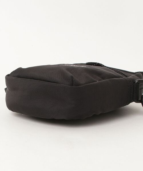 ECHELLE Liberte(エシェルリベルテ)の「Calvin Klein カルバンクライン BOLD LOGO NYLON SLIM REPORTER ショルダーバッグ(ショルダーバッグ・メンズ・ブラック・FREE)」の15枚目の写真