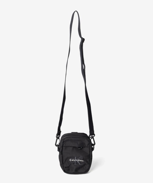 ECHELLE Liberte(エシェルリベルテ)の「Calvin Klein カルバンクライン BOLD LOGO NYLON SLIM REPORTER ショルダーバッグ(ショルダーバッグ・メンズ・ブラック・FREE)」の2枚目の写真
