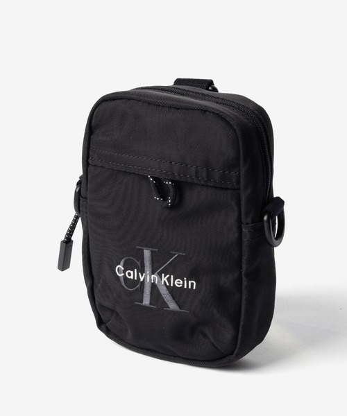 ECHELLE Liberte(エシェルリベルテ)の「Calvin Klein カルバンクライン BOLD LOGO NYLON SLIM REPORTER ショルダーバッグ(ショルダーバッグ・メンズ・ブラック・FREE)」の3枚目の写真