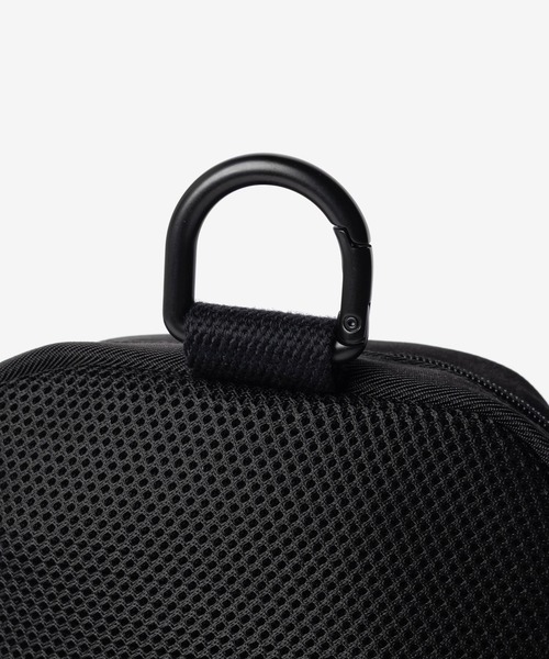 ECHELLE Liberte(エシェルリベルテ)の「Calvin Klein カルバンクライン BOLD LOGO NYLON SLIM REPORTER ショルダーバッグ(ショルダーバッグ・メンズ・ブラック・FREE)」の8枚目の写真