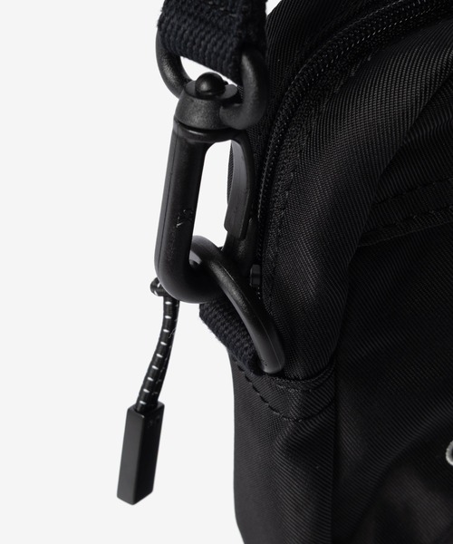 ECHELLE Liberte(エシェルリベルテ)の「Calvin Klein カルバンクライン BOLD LOGO NYLON SLIM REPORTER ショルダーバッグ(ショルダーバッグ・メンズ・ブラック・FREE)」の9枚目の写真