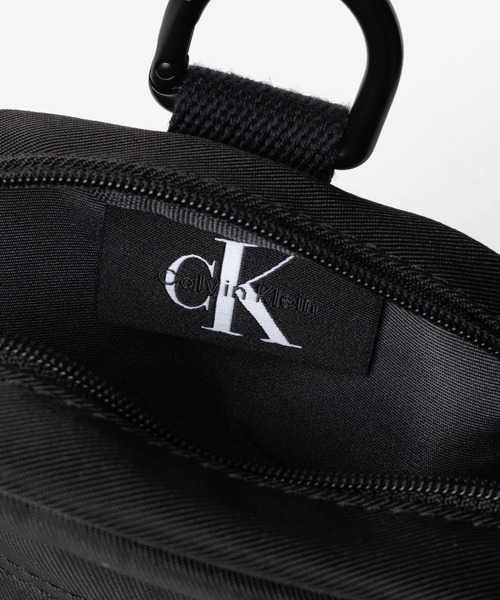 ECHELLE Liberte(エシェルリベルテ)の「Calvin Klein カルバンクライン BOLD LOGO NYLON SLIM REPORTER ショルダーバッグ(ショルダーバッグ・メンズ・ブラック・FREE)」の12枚目の写真