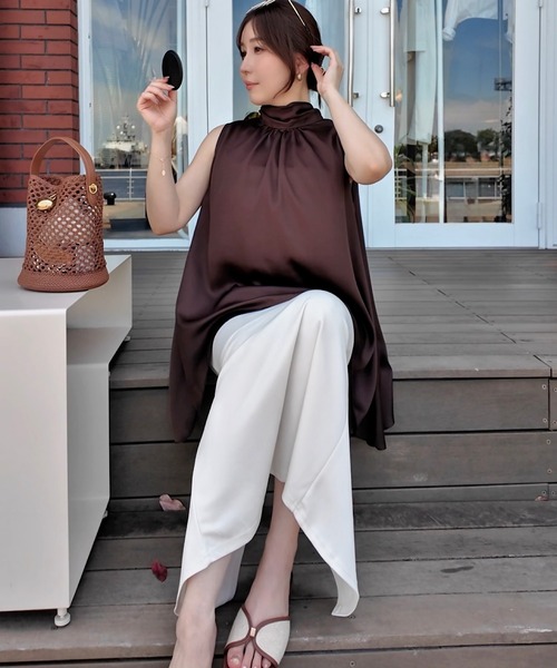 THEODORIC.dy(セオドリックディ)の「2WAYサテンギャザーブラウス(シャツ/ブラウス・レディース・ブラウン/アイボリー・FREE)」の4枚目の写真
