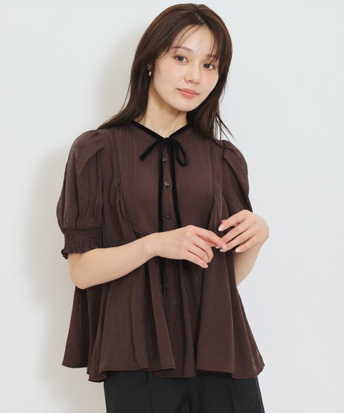 WILLSELECTION(ウィルセレクション)の「リボンタイギャザーAラインブラウス(シャツ/ブラウス・レディース・ホワイト系その他/オフホワイト/ダークブラウン・FREE)」の1枚目の写真