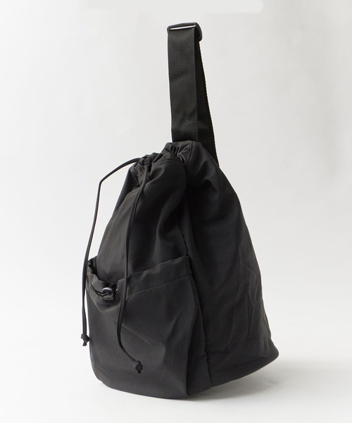 Chick(チック)の「Drawstring Shoulder Bag / 巾着ショルダーバッグ ボディバッグ 無地 シンプル ベーシック カジュアル ストリート レディース メンズ 2026年 夏 夏服(ショルダーバッグ・レディース・ブラック・FREE)」の2枚目の写真