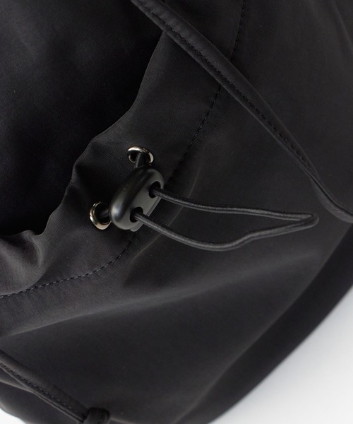 Chick(チック)の「Drawstring Shoulder Bag / 巾着ショルダーバッグ ボディバッグ 無地 シンプル ベーシック カジュアル ストリート レディース メンズ 2026年 夏 夏服(ショルダーバッグ・レディース・ブラック・FREE)」の4枚目の写真