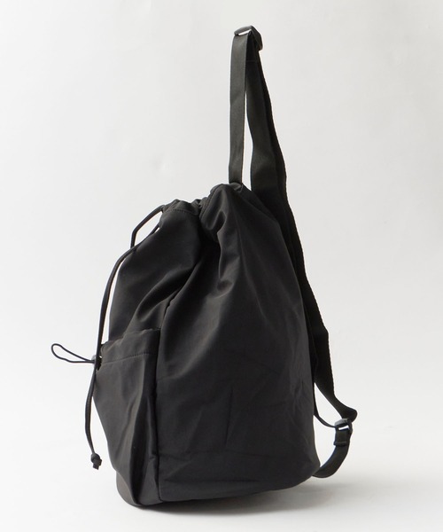 Chick(チック)の「Drawstring Shoulder Bag / 巾着ショルダーバッグ ボディバッグ 無地 シンプル ベーシック カジュアル ストリート レディース メンズ 2026年 夏 夏服(ショルダーバッグ・レディース・ブラック・FREE)」の6枚目の写真