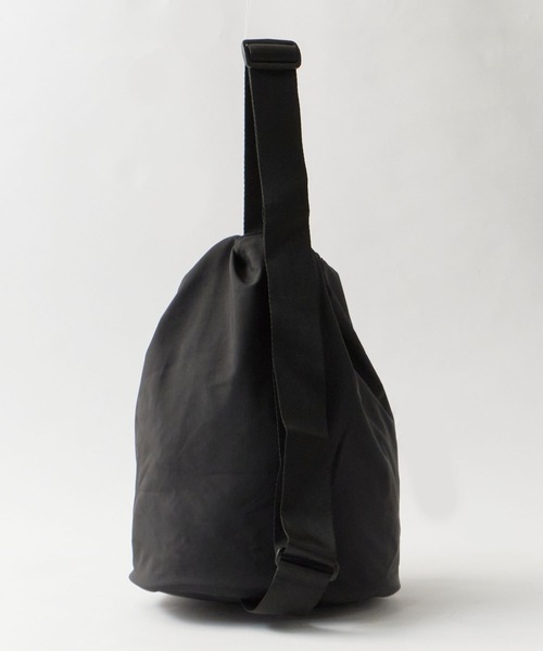 Chick(チック)の「Drawstring Shoulder Bag / 巾着ショルダーバッグ ボディバッグ 無地 シンプル ベーシック カジュアル ストリート レディース メンズ 2026年 夏 夏服(ショルダーバッグ・レディース・ブラック・FREE)」の7枚目の写真