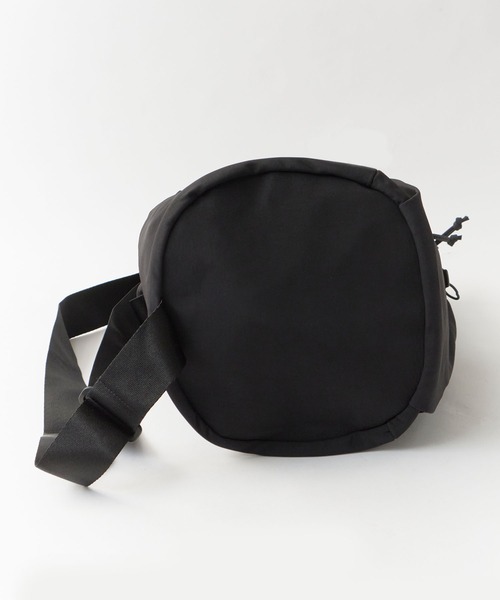 Chick(チック)の「Drawstring Shoulder Bag / 巾着ショルダーバッグ ボディバッグ 無地 シンプル ベーシック カジュアル ストリート レディース メンズ 2026年 夏 夏服(ショルダーバッグ・レディース・ブラック・FREE)」の8枚目の写真