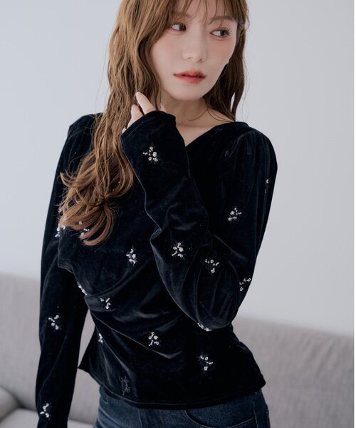 Chico（チコ）の「【SALON by Chico】フラワー刺繍パフドレープトップス/ベロア（Tシャツ/カットソー・レディース・アイボリー/ブラック/ブラウン/ピンク・FREE）」の9枚目の写真