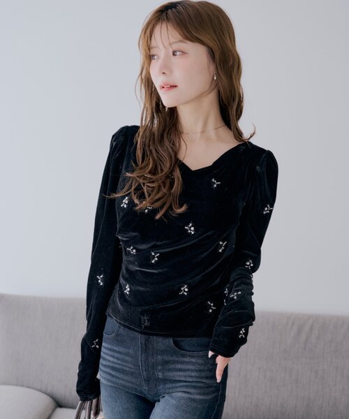 Chico（チコ）の「【SALON by Chico】フラワー刺繍パフドレープトップス/ベロア（Tシャツ/カットソー・レディース・アイボリー/ブラック/ブラウン/ピンク・FREE）」の14枚目の写真