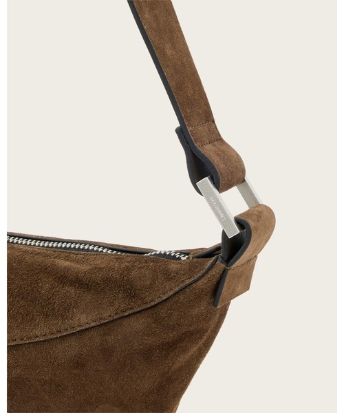 ALLSAINTS(オールセインツ)の「LUNA SUEDE CROSSBODY | LUNA スエード クロスボディ(ショルダーバッグ・レディース・ブラウン系その他・ONE SIZE)」の5枚目の写真