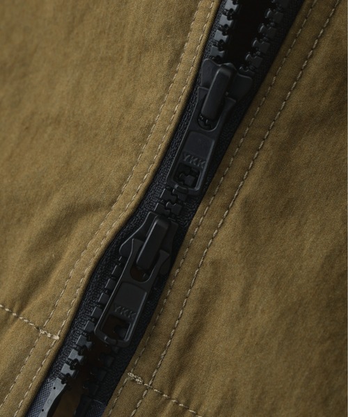 MHL.(エムエイチエル)の「COTTON NYLON PLAINWEAVE(ブルゾン・レディース・ダークグレー/カーキ・1/2)」の10枚目の写真
