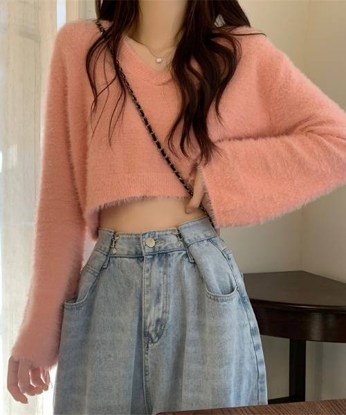 LUCPY(ラクピー)の「フェザーヤーンVネッククロップドニットプルオーバー(その他トップス・レディース・ピンク/アイボリー/ベージュ/ブラック・FREE)」の5枚目の写真