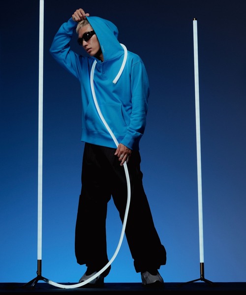 HEREIAM（ヘレイアム）の「【HEREIAM MEN】クリアスウェットポロフーディー（パーカー・メンズ・シアン/アイボリー/ブラック・LARGE/MEDIUM）」の5枚目の写真