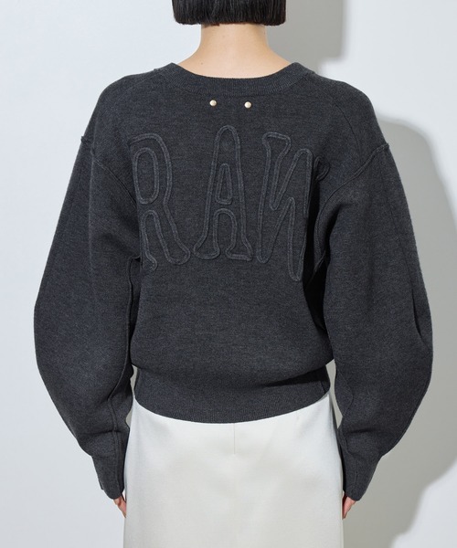 ADAM ET ROPE'（アダムエロペ）の「【サステナブル】バックロゴスウェットニット（スウェット・レディース・チャコールグレー/ピンク/キャメル・FREE）」の13枚目の写真