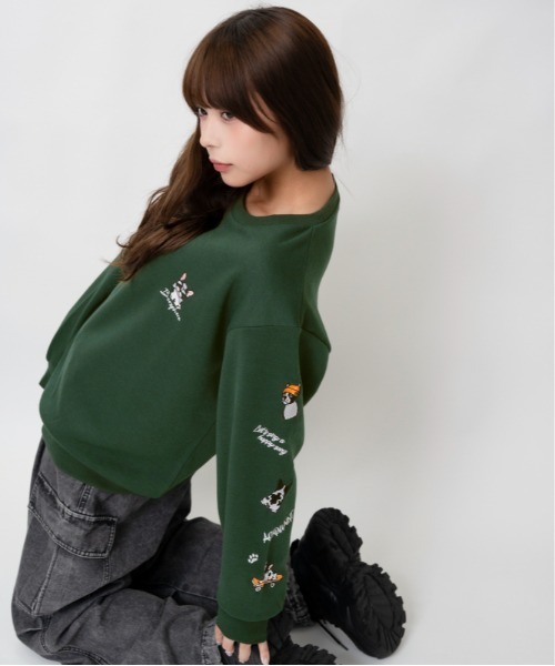 GORGE(ゴージ)の「アソートキャラクター 袖刺繍ダンボールトレーナー|全4色(スウェット・レディース・オートミール/グリーン/ブラック/チャコール・F)」の1枚目の写真