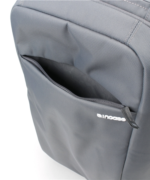 incase(インケース)の「※入荷禁止※CL55536 Icon Slim Pack Nylon(バックパック/リュック・メンズ・グレー・ONE SIZE)」の4枚目の写真