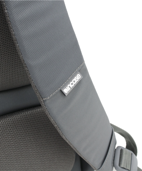 incase(インケース)の「※入荷禁止※CL55536 Icon Slim Pack Nylon(バックパック/リュック・メンズ・グレー・ONE SIZE)」の5枚目の写真