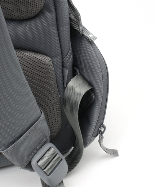 incase(インケース)の「※入荷禁止※CL55536 Icon Slim Pack Nylon(バックパック/リュック・メンズ・グレー・ONE SIZE)」の8枚目の写真
