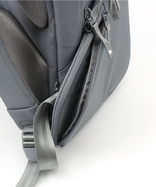 incase(インケース)の「※入荷禁止※CL55536 Icon Slim Pack Nylon(バックパック/リュック・メンズ・グレー・ONE SIZE)」の9枚目の写真