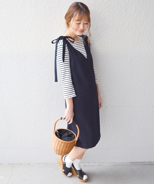 Khaju（カージュ）の「Khaju:リボンVネックワンピース◇（ワンピース・レディース・カーキ/ネイビー/ブラック/ベージュ・ONE SIZE）」の4枚目の写真