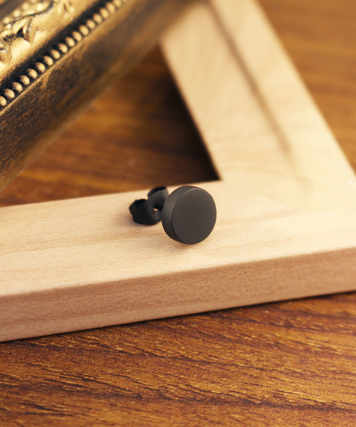 Vaya Con Dios（ヴァヤコンディオス）の「【VayaConDios/ ヴァヤコンディオス】ステンレス製サークルスタッドピアス[片耳用]（ピアス（片耳用）・メンズ・ゴールド/シルバー/ブラック/ピンクゴールド・FREE）」の3枚目の写真