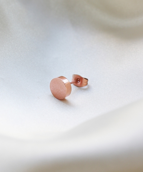 Vaya Con Dios（ヴァヤコンディオス）の「【VayaConDios/ ヴァヤコンディオス】ステンレス製サークルスタッドピアス[片耳用]（ピアス（片耳用）・メンズ・ゴールド/シルバー/ブラック/ピンクゴールド・FREE）」の15枚目の写真