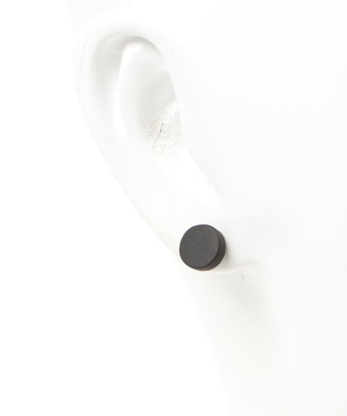 Vaya Con Dios（ヴァヤコンディオス）の「【VayaConDios/ ヴァヤコンディオス】ステンレス製サークルスタッドピアス[片耳用]（ピアス（片耳用）・メンズ・ゴールド/シルバー/ブラック/ピンクゴールド・FREE）」の6枚目の写真