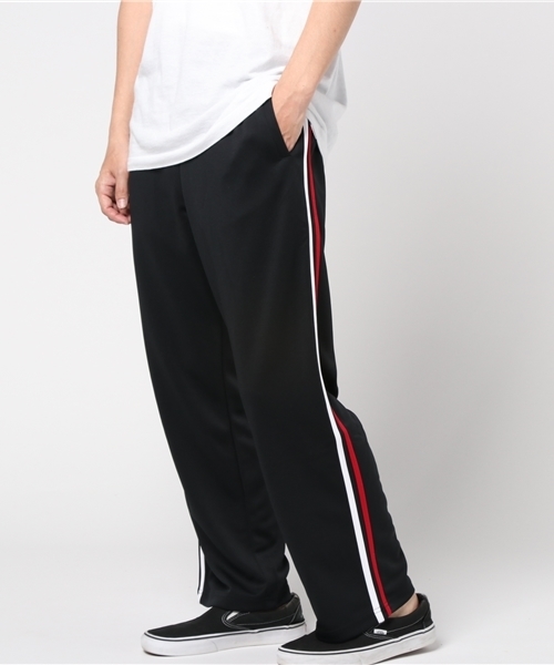 STUDIOUS（ステュディオス）の「【UNITED ATHLE】7.0ozサイドライントラックパンツ（その他パンツ・メンズ・ブラック/ネイビー/レッド/シルバー・MEDIUM/LARGE/SMALL）」の3枚目の写真