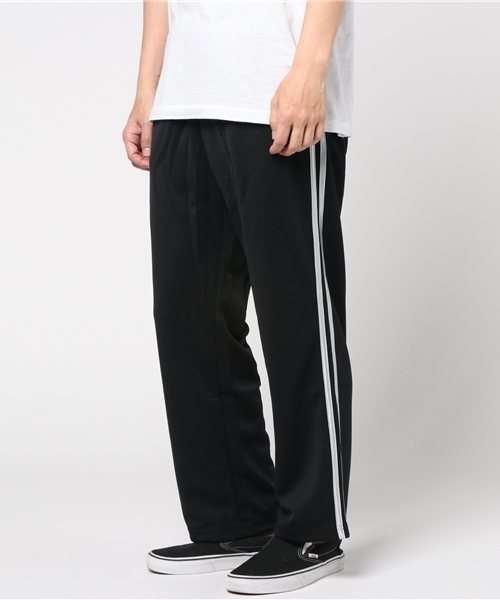 STUDIOUS（ステュディオス）の「【UNITED ATHLE】7.0ozサイドライントラックパンツ（その他パンツ・メンズ・ブラック/ネイビー/レッド/シルバー・MEDIUM/LARGE/SMALL）」の4枚目の写真
