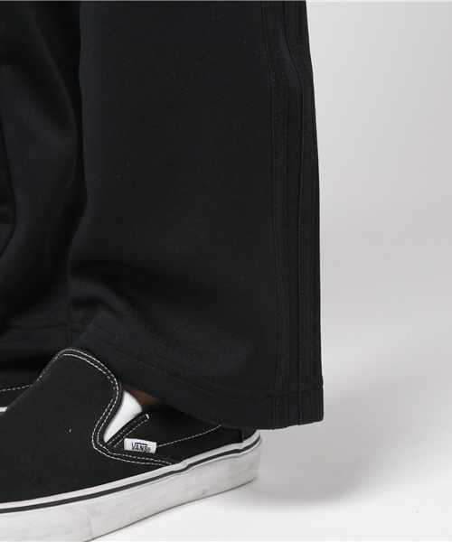 STUDIOUS（ステュディオス）の「【UNITED ATHLE】7.0ozサイドライントラックパンツ（その他パンツ・メンズ・ブラック/ネイビー/レッド/シルバー・MEDIUM/LARGE/SMALL）」の5枚目の写真
