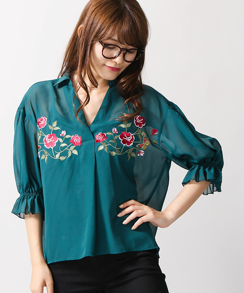 WEGO(ウィゴー)の「WEGO/フラワー刺繍スキッパーシャツ(シャツ/ブラウス・レディース・ダークグリーン/ホワイト/ピンク系その他・FREE)」の2枚目の写真