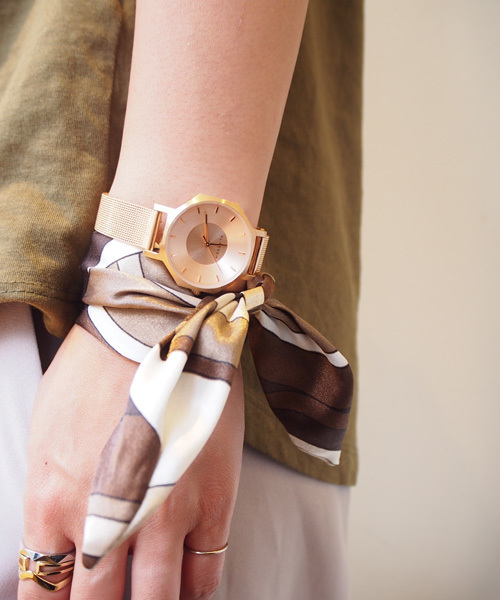 KLASSE14（クラスフォーティーン）の「〈KLASSE14/クラス14〉OKTO MESH ブレスレット付き（アナログ腕時計・レディース・ゴールド系その他/ゴールド系その他2/ブラック×ブラック/ブラック×ゴールド/シルバー/アンティークゴールド・28mm/36mm）」の5枚目の写真