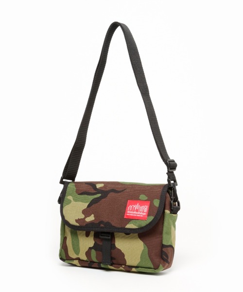 Manhattan Portage(マンハッタンポーテージ)の「Far Rockaway Bag -ファーロッカウェイバッグ-(ショルダーバッグ・メンズ・ブラック/ネイビー/ウッドランド/ダークネイビー・X-SMALL)」の4枚目の写真