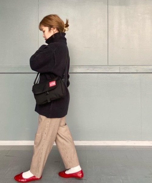 Manhattan Portage(マンハッタンポーテージ)の「Far Rockaway Bag -ファーロッカウェイバッグ-(ショルダーバッグ・メンズ・ブラック/ネイビー/ウッドランド/ダークネイビー・X-SMALL)」の6枚目の写真