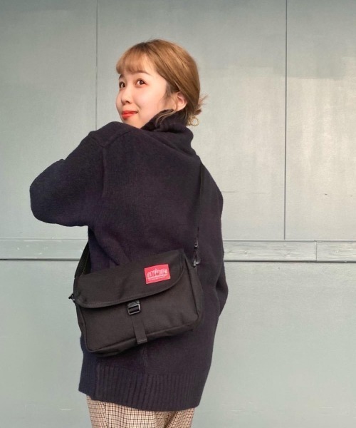 Manhattan Portage(マンハッタンポーテージ)の「Far Rockaway Bag -ファーロッカウェイバッグ-(ショルダーバッグ・メンズ・ブラック/ネイビー/ウッドランド/ダークネイビー・X-SMALL)」の8枚目の写真