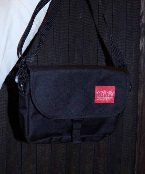 Manhattan Portage(マンハッタンポーテージ)の「Far Rockaway Bag -ファーロッカウェイバッグ-(ショルダーバッグ・メンズ・ブラック/ネイビー/ウッドランド/ダークネイビー・X-SMALL)」の10枚目の写真