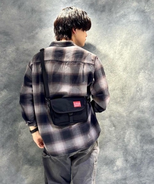 Manhattan Portage(マンハッタンポーテージ)の「Far Rockaway Bag -ファーロッカウェイバッグ-(ショルダーバッグ・メンズ・ブラック/ネイビー/ウッドランド/ダークネイビー・X-SMALL)」の22枚目の写真