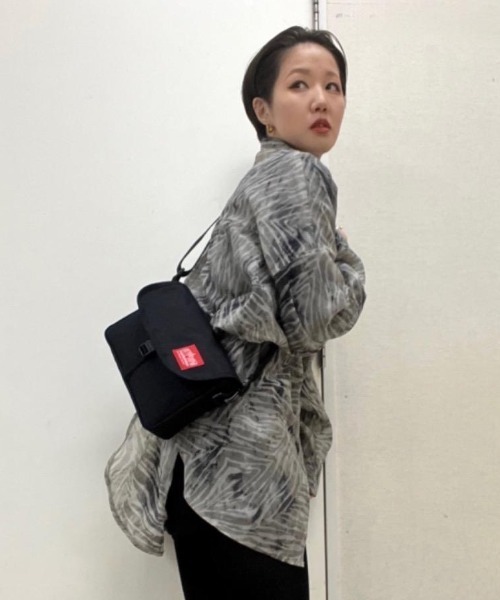 Manhattan Portage(マンハッタンポーテージ)の「Far Rockaway Bag -ファーロッカウェイバッグ-(ショルダーバッグ・メンズ・ブラック/ネイビー/ウッドランド/ダークネイビー・X-SMALL)」の21枚目の写真