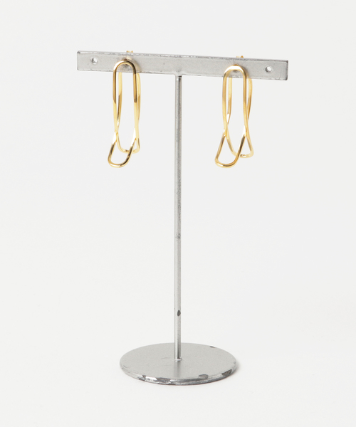 TONE SELECT GOODS（トーンセレクトグッズ）の「【925 SILVER ACC】ロングオーバルピアスSV925(OG)（ピアス（両耳用）・レディース・シルバー/ゴールド・FREE）」の5枚目の写真