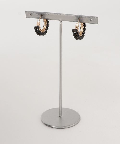 tone(トーン)の「【marinaJEWELRY】14kgf/AAA宝石質 Black Spinel wrapped pierced earring(ピアス(両耳用)・レディース・ブラック・M)」の1枚目の写真