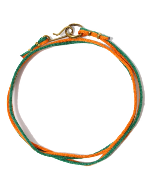 hobo（ホーボー）の「hobo - Acrylic Border Cord Bracelet with Brass Hook（ブレスレット・メンズ・グリーン/ネイビー/パープル/ピンク・ONE SIZE）」の2枚目の写真