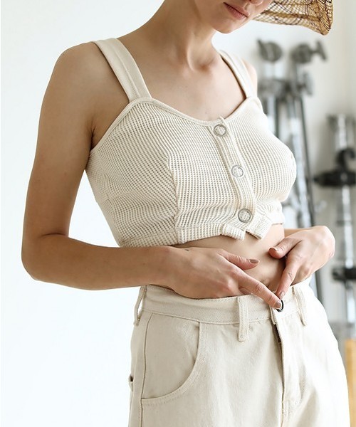 TODAYFUL（トゥデイフル）の「ワッフルボタンビスチェ（その他トップス・レディース・キナリ/ベージュ/チャコールグレー・FREE）」の2枚目の写真