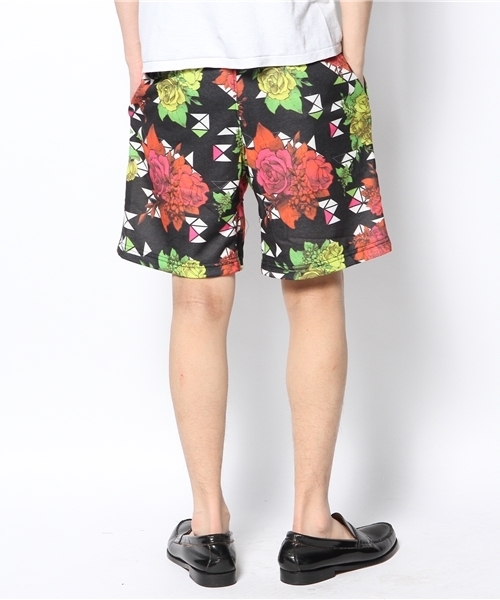 WEGO（ウィゴー）の「WEGO/ジオメトリックフラワーショーツ（その他パンツ・メンズ・ホワイト/ブラック・LARGE/MEDIUM）」の6枚目の写真