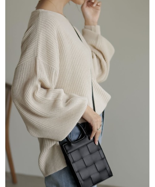 Re:EDIT（リエディ）の「選べるVネックorタートルネックぽわん袖畦編みニットトップス（ニット/セーター・レディース・ブラック/ベージュ/グレー/ピンク/グリーン/アイボリー/モカ/ライム/ブルー/パープル系その他/グリーン系その他・BM/AL/AM/BL）」の13枚目の写真