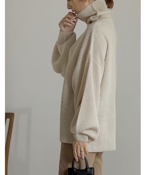 Re:EDIT（リエディ）の「選べるVネックorタートルネックぽわん袖畦編みニットトップス（ニット/セーター・レディース・ブラック/ベージュ/グレー/ピンク/グリーン/アイボリー/モカ/ライム/ブルー/パープル系その他/グリーン系その他・BM/AL/AM/BL）」の18枚目の写真