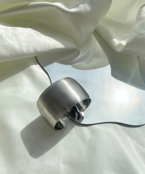 kutir（クティール）の「アソートワイドバングル（バングル/リストバンド・レディース・シルバー系その他2/ゴールド系その他2/シルバー/ゴールド・FREE）」の2枚目の写真